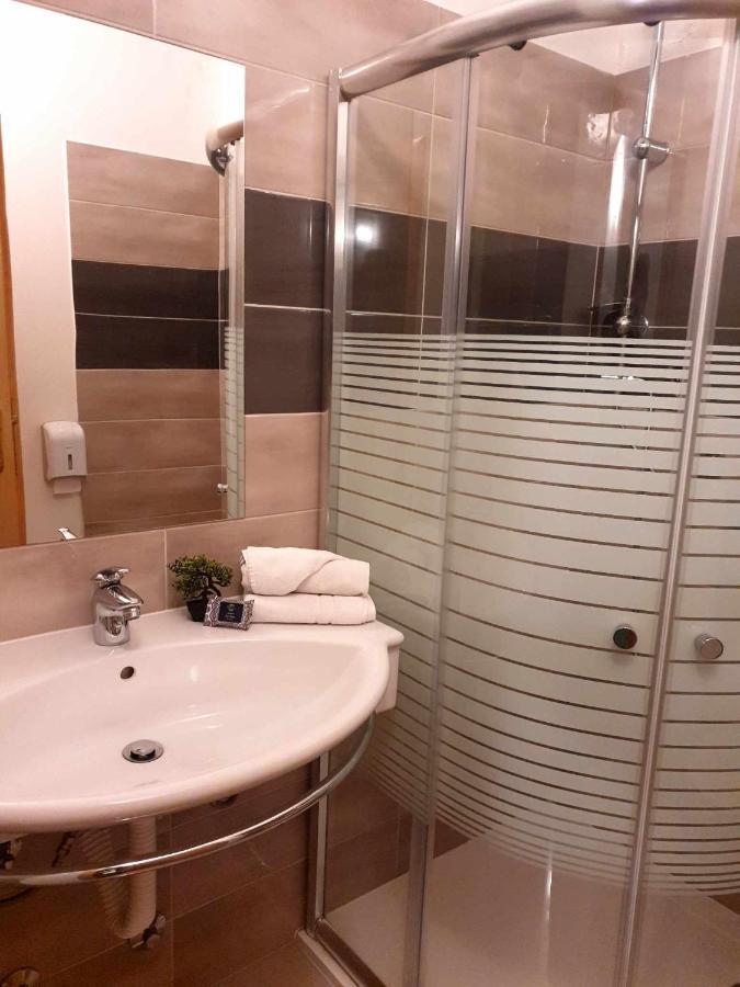 Hotel Lohovo Bihac Ngoại thất bức ảnh