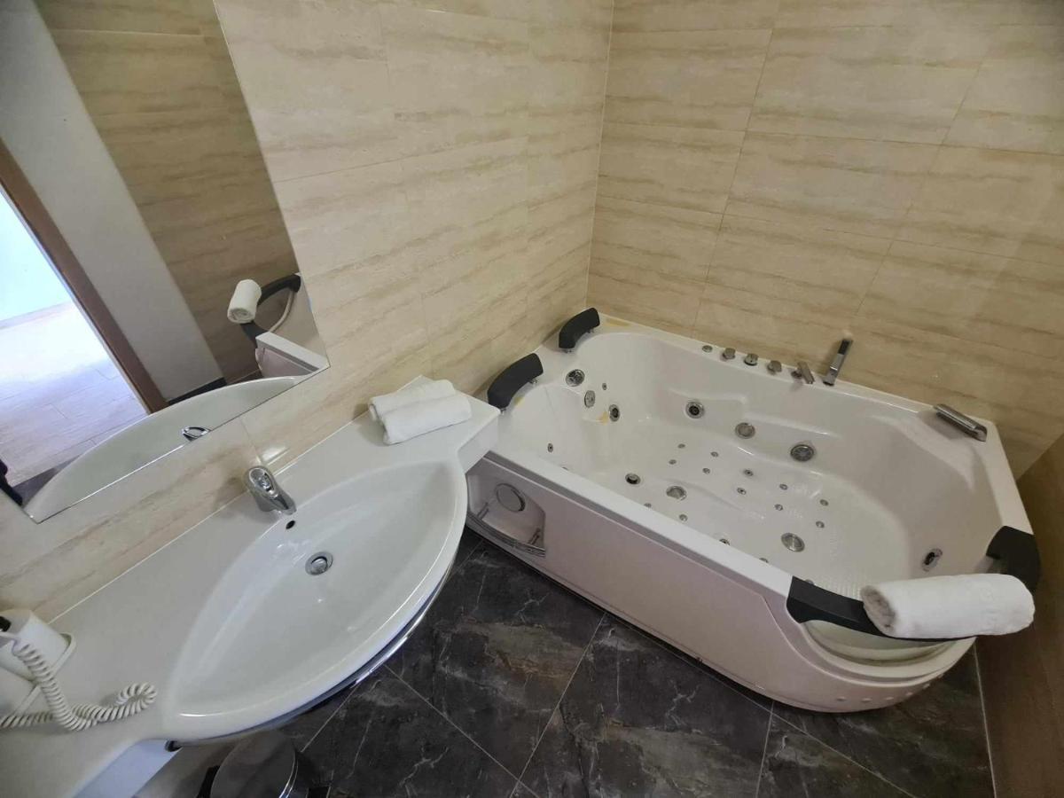 Hotel Lohovo Bihac Ngoại thất bức ảnh