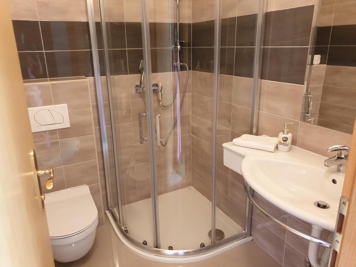 Hotel Lohovo Bihac Ngoại thất bức ảnh