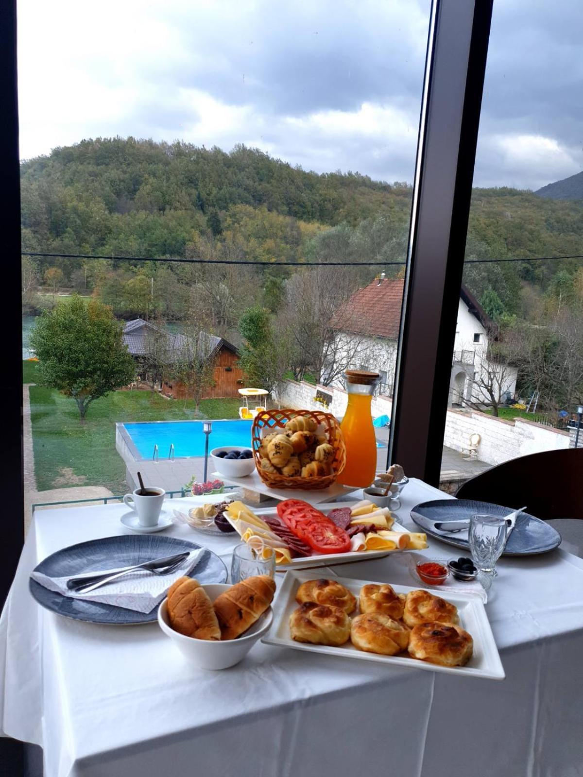 Hotel Lohovo Bihac Ngoại thất bức ảnh