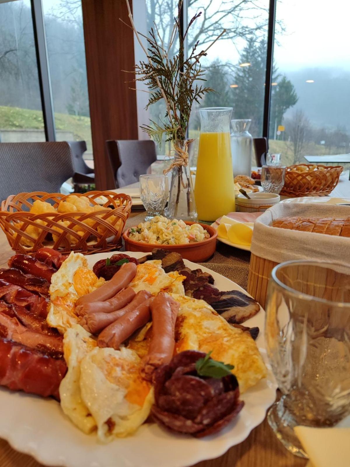 Hotel Lohovo Bihac Ngoại thất bức ảnh